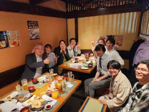 楽しそうに飲み会をする会社さんです。良いことです。
