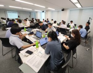 乾杯の挨拶は、懇親会だけ参加の、鹿児島県 ほほえみ会の田畑理事長で、「指宿市で第１号の看護小規模多機能の公募を取りましたー！乾杯ーい！」で始まりました。