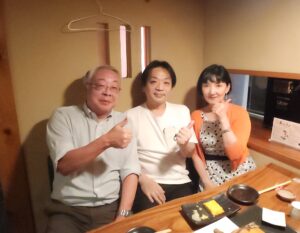 真ん中に座っている方が、矢野さんです。話をしたら、その優秀さが分かります。かなりの戦略家です。