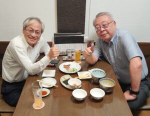 全ては夢から始まります。そして現実にするには狂気じゃなければ形にはならない。弱気は禁物ですが強気だけでもね。事業は、人を感動させるものじゃないと成功しない、でしょう？経営は「芸術」ですね。