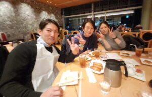 米子から来ていた真誠会の参加者と「ご馳走するよー」と、羽田空港第2ターミナル4階の南国酒家で食事です。