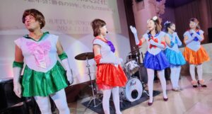 今年は、WJU忘年会にシークレットゲストさんをお招きするかもしれません。お申し込みの皆さんは、お楽しみに！