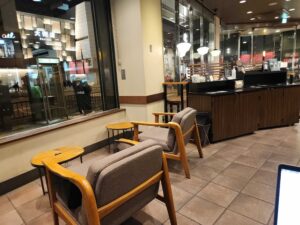 ２２時の３０分前に、松山市の大街道のスタバに到着しました。