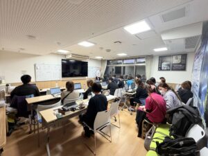 ひだまりさんの職員さんたちは、この２年半で、本当に力をつけたんです。頑張りましたね。来年の初夏でしょうか、みんなで居酒屋に行けたらいいですね。