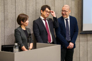 今日、敬仁会さんでしたが、息子さんに「あれ、WJUの山根ですって挨拶されたけど、確か、１２月に前田理事長とお話しされてた方ですよね（笑）、、、」と。「ああ、そうです、そう。」「ですよねー」と。