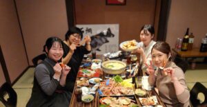 昨日は、蟹祭りの後、夜の１０時から深夜０時まで、WJU９名でカラオケです。