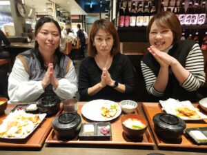 ひだまりさん:そんなつもりじゃー(笑ながらゴマスリポーズ)