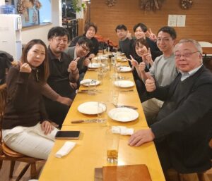 今日、手相を見させていただいたら、経営者の手相で、「頑張ればいいよ、経営者の手相だよ。」と。