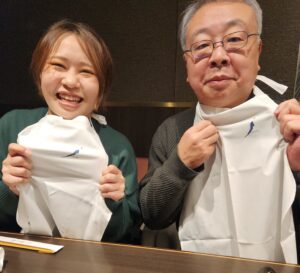 J の字のエプロンが眩しいいね(笑)。