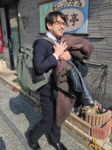 いつも、美味しいご飯とビールを飲んでいる６代目鞄持ちさんが、５回目の出撃で、初めてカバンを持ってくれました（笑）。