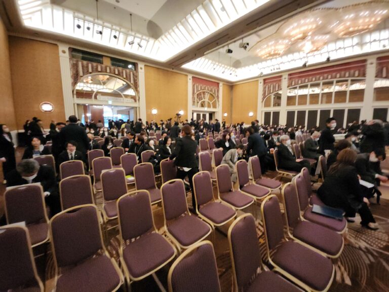 話し始めて、参加者を見渡すと、若い職員さんが多く、途中からレジメの順番は無視して若者向けの話に変えました。