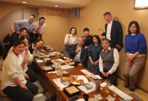 夜は、懇親会で決起集会です。いろんな話をしながらWJUを知っていただくのが目的の一つです。