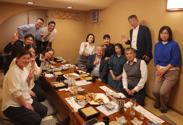 夜は、懇親会で決起集会です。いろんな話をしながらWJUを知っていただくのが目的の一つです。