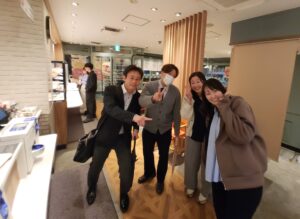 私がすかさず「泣くな！」というと「泣かない！」と言って、この写真で決着しました。