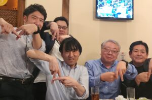 こちらの法人さんからは、HMSエリート、NO2道場、HMSエリート初級コース、その他、いろんな研修にも来てくれているのです。なので、私のコース受講生が何人もいて、もう、緊張も無く楽しく飲んでいるのです。