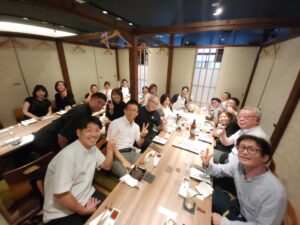 みんな、大はしゃぎで、やっぱ根を詰めてきた3日で最終日の前の夜ということで、乗り切った感が出ていたなと。