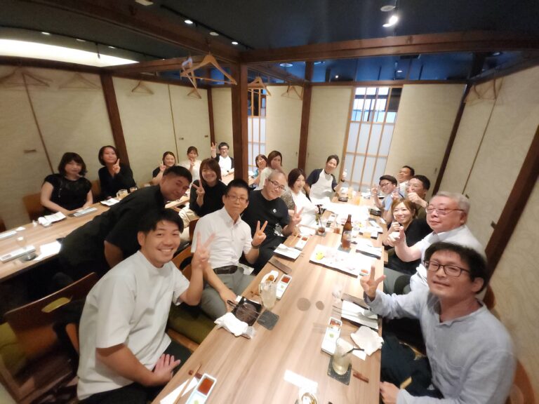 みんな、大はしゃぎで、やっぱ根を詰めてきた３日で最終日の前の夜ということで、乗り切った感が出ていたなと。