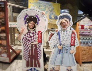 ２人の使命は、世の中を明るくすることです。