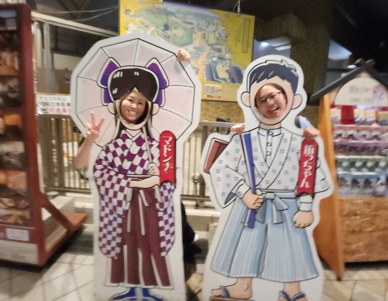 ２人の使命は、世の中を明るくすることです。