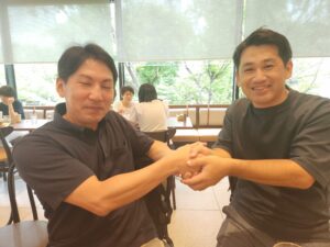 6代目鞄持ちさんから8代目鞄持ちさんに引き続き式が行われました。