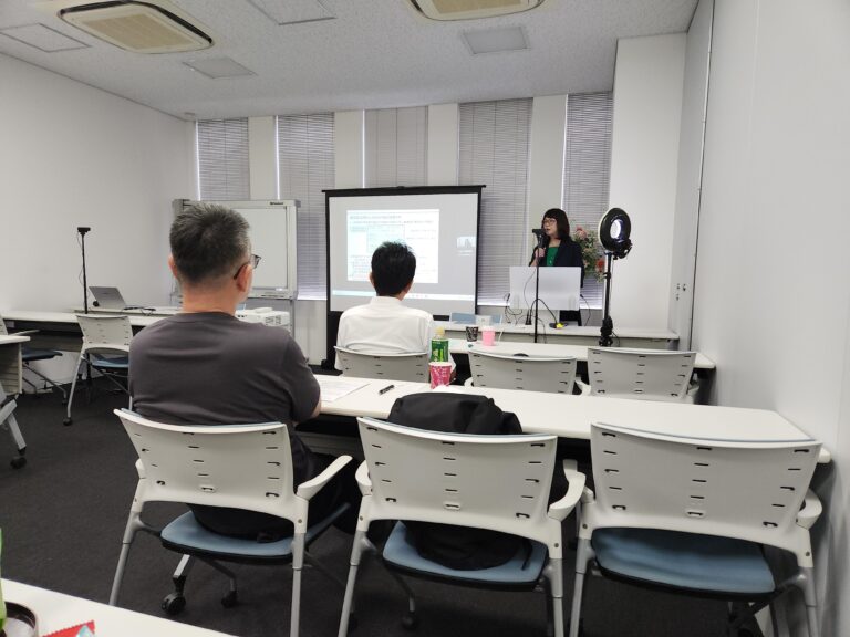 今、HMSさんの最低賃金と経営のセミナーの講師を務めています。