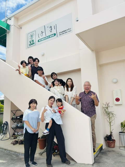 ひだまりさんご一行様が、うるまの事業所に来てくれたんですね。ありがとうございます。障がい事業部門のみんなも励みになったことと思います。