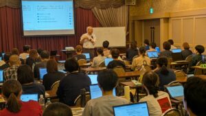 経営者の方が「本間先生がこんなに優しく研修するんだと、なんか、感動して鳥肌が立ちました（笑）。」と。
