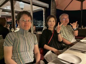 今回、真誠会の小山さんと角田さんが一緒にハワイ旅行に参加されました。結論から言えば、私の戦略で、お二人に来ていただいたのです。